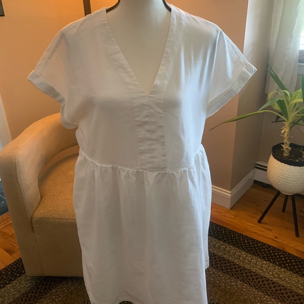 Universal Thread Crisp White V-Neck Mini Dress